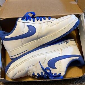 Nike Men's White and Blue Sneakers